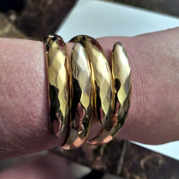 Shiny Gold Tone Diamond Pattern Hinged Clamper Style Cuff Bracelet - Picture 6 of 6